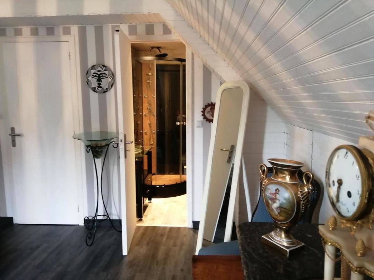 Appartement de vacances entier, Two-Bedroom Suite in Pléchâtel, Région de Redon