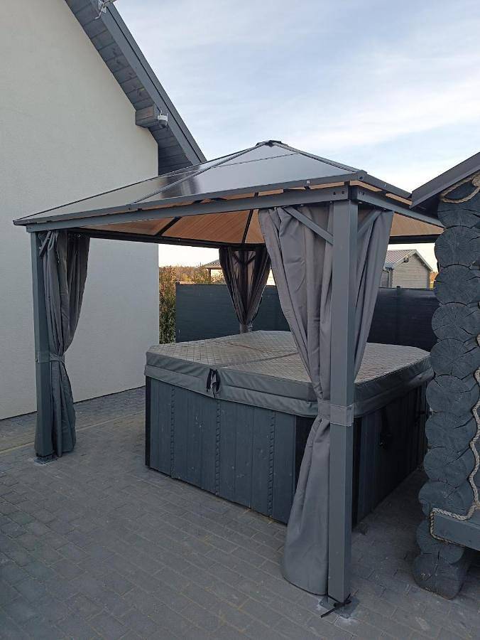 Apartament wakacyjny dla 4 osób, z Balkon i Taras oraz Jacuzzi i Ogród w Chłopy
