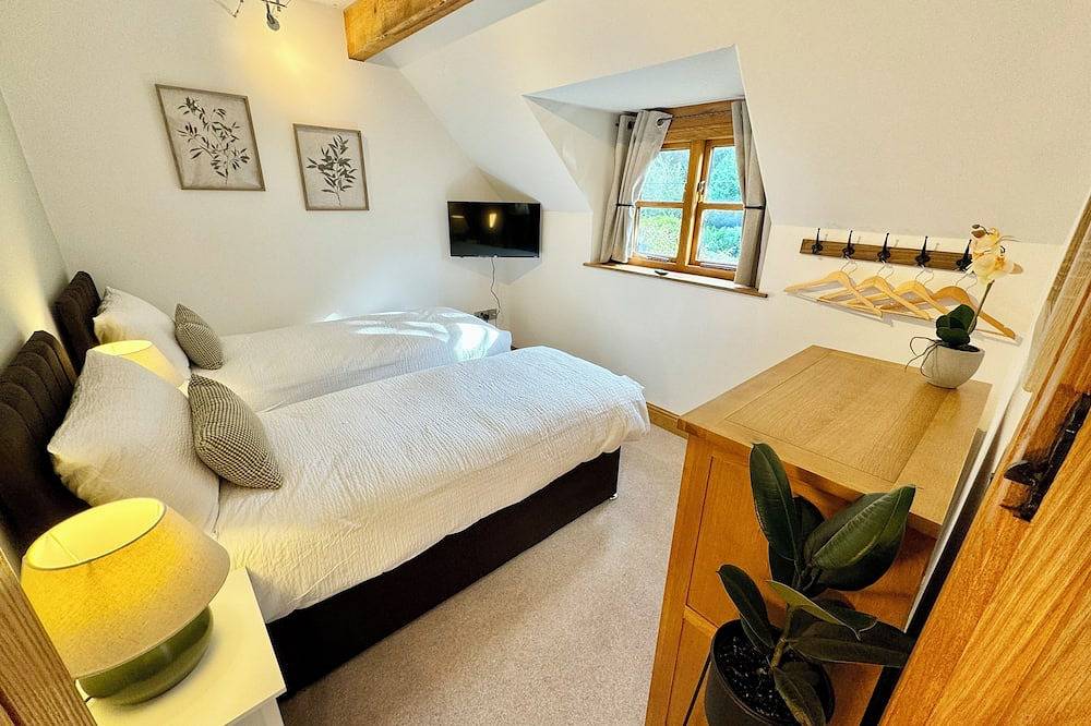 Windyridge, pet friendly, character holiday cottage in Marple Bridge in Stockport, Greater Manchester