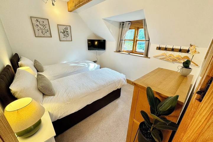 Windyridge, pet friendly, character holiday cottage in Marple Bridge in Stockport, Grand Manchester