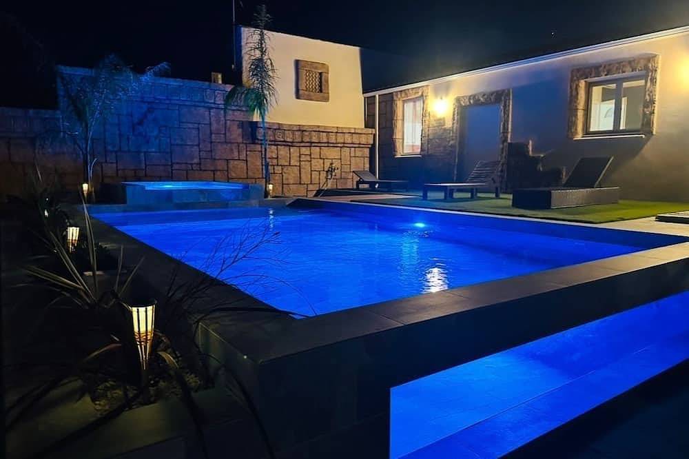 3 Bedroom Villa With Private Pool Jacuzzi South Of France in Bessan, Costa mediterránea (Francia)