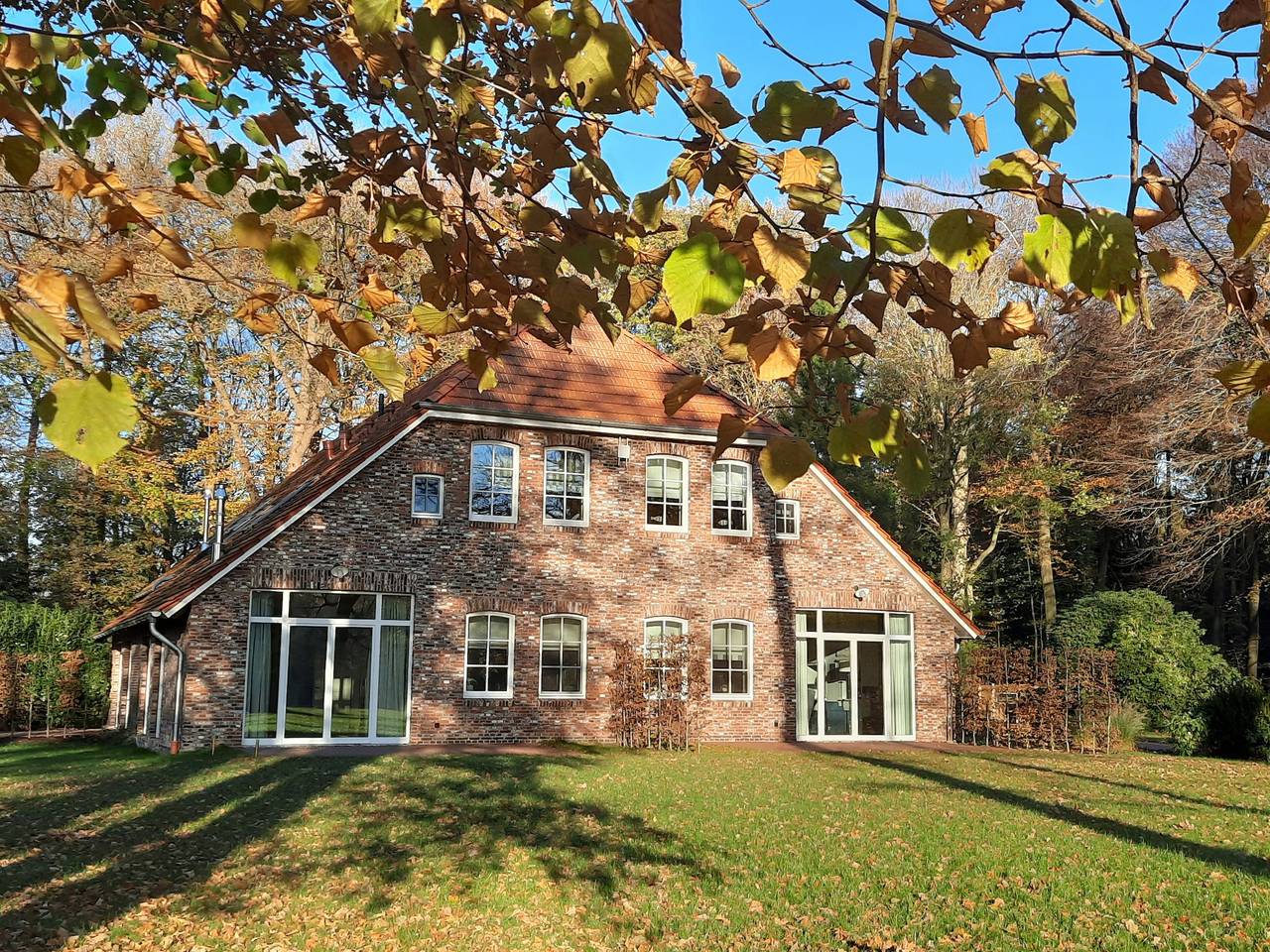 Ganze Wohnung, Forsthaus-Chic: Apartement mit See- und Waldblick in Friedeburg, Nordseeküste