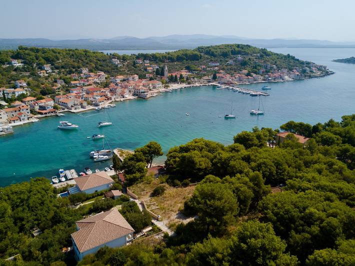 Villa Sympathy mit Pool in Prvić Luka (Kroatische Adria), Prvić Luka