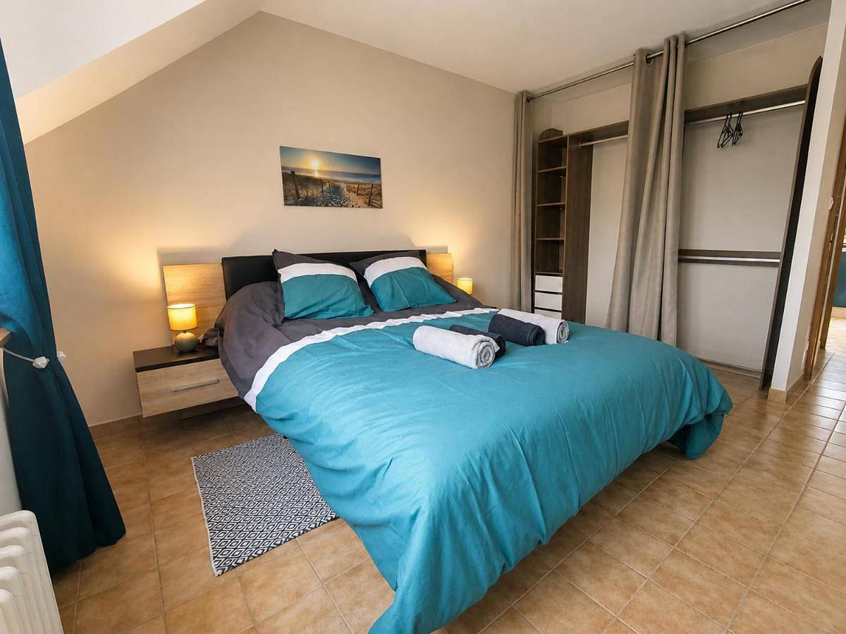Appartement entier, Le Saint-Cyr Issoudun - Cosy, Spacious & Downtown in Issoudun, Région d'Issoudun