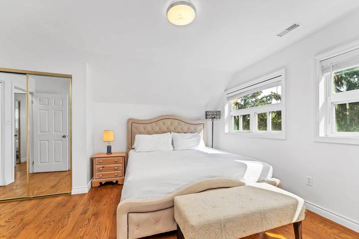 Vacation rental for 4 people, with pets in Lake Ontario (Canada)