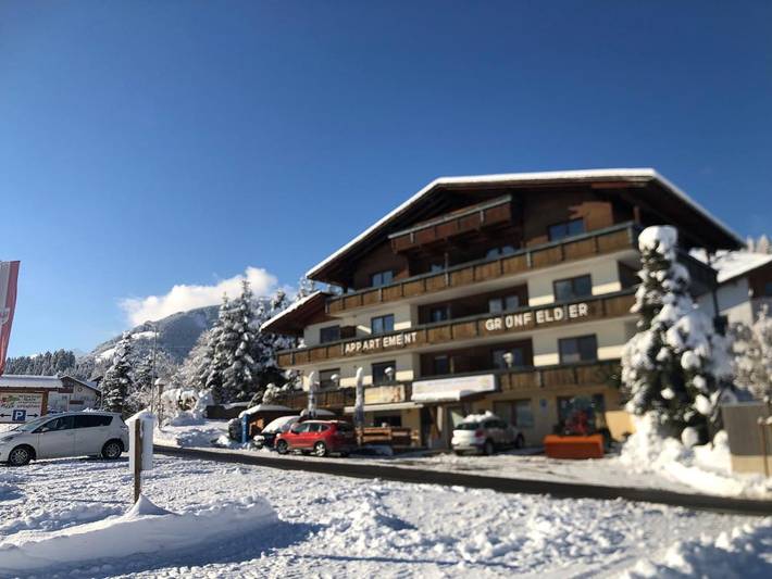 Ferienwohnung für 4 Personen, mit Balkon und Terrasse sowie Garten und Ausblick in Oberperfuss