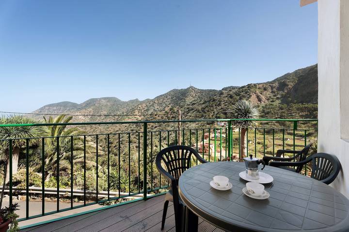 Holiday Home 'Casa De Berta' with Mountain Views, Private Terrace and Wi-Fi in Epina, Vallehermoso