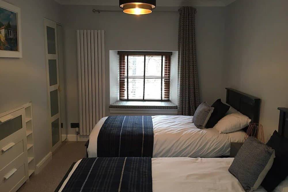 Loch View Roselea Cottage, Luss in Loch Lomond, Argyll & Bute