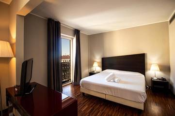 Hôtel pour 3 personnes, avec terrasse et vue à Novare
