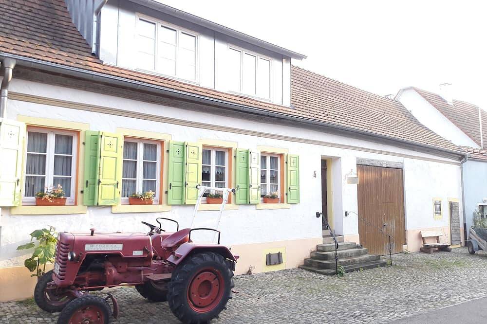 Entire apartment, Apartment 'Sternenhof' with Wi-Fi in Breisach, Breisach am Rhein