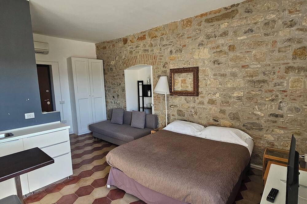 Quadruple Double Studio and Sofa Bed and Private Parking in Loco in Potenza, Potenza Provinz