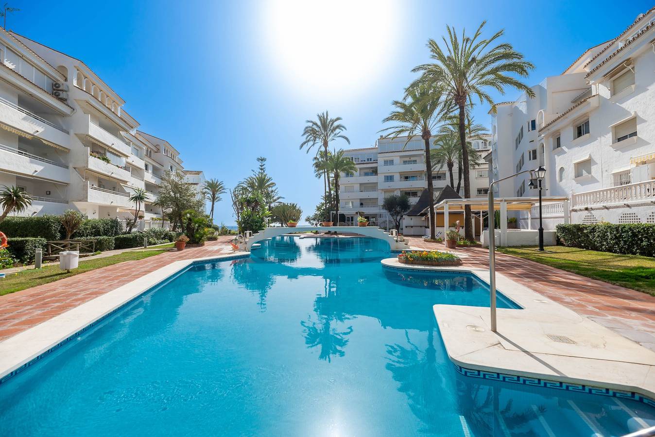 Ganze Wohnung, Apartment 'Beach Marbella' mit Meerblick, Wlan und Klimaanlage in Marbella Ost, Marbella