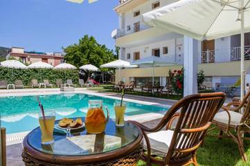 Maison d’hôte pour 4 personnes, avec piscine ainsi que vue et jardin dans Skiathos