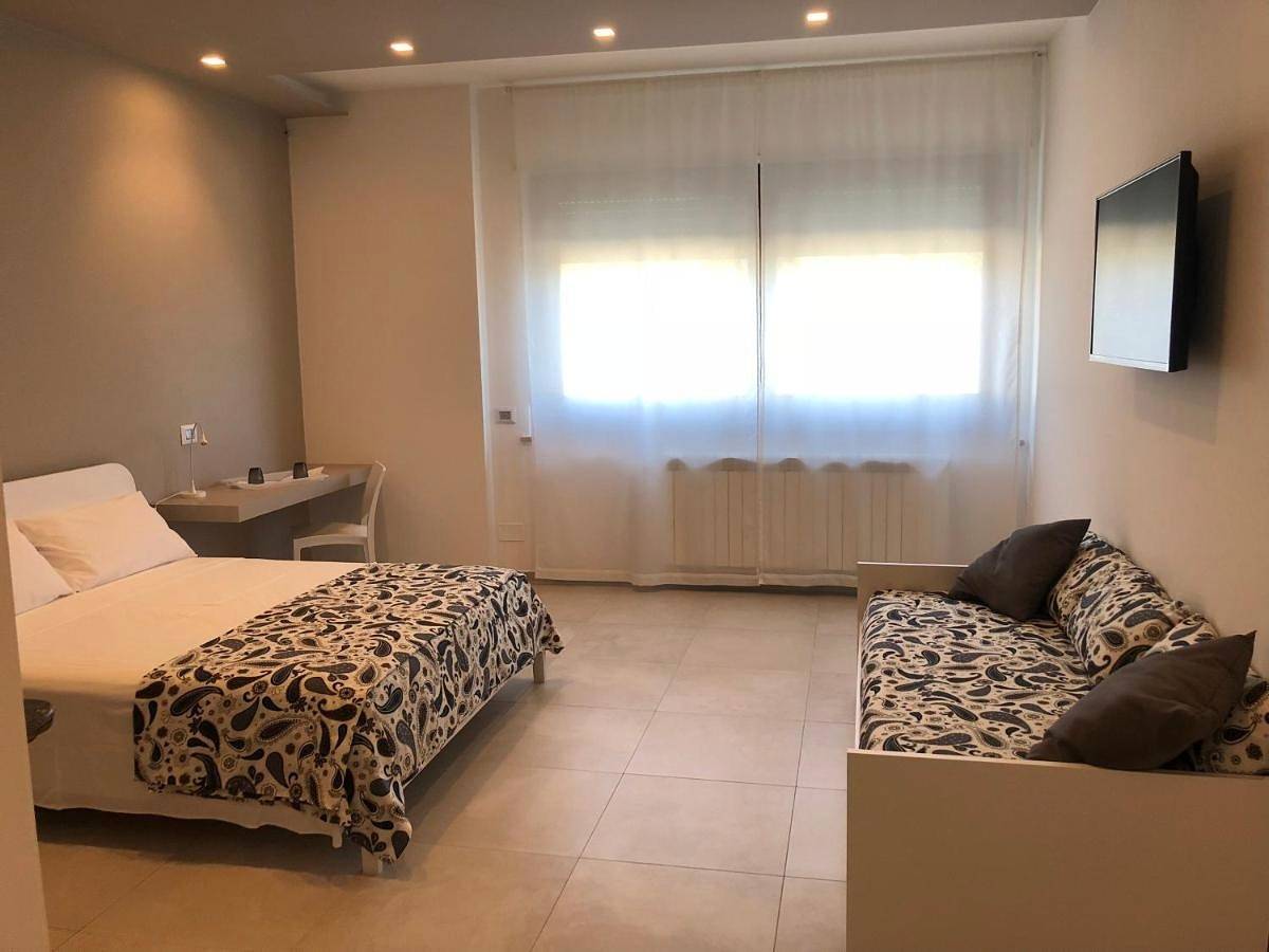 Large Double Room in Provincia di Chieti