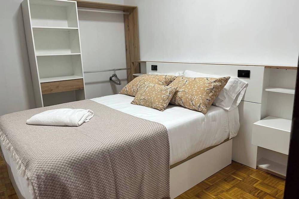 Entire apartment, Artur Iii Apartment (University) in Ourense, Ourense Region