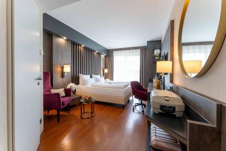 Hotel für 3 Personen, mit Terrasse und Ausblick in Neu-Ulm