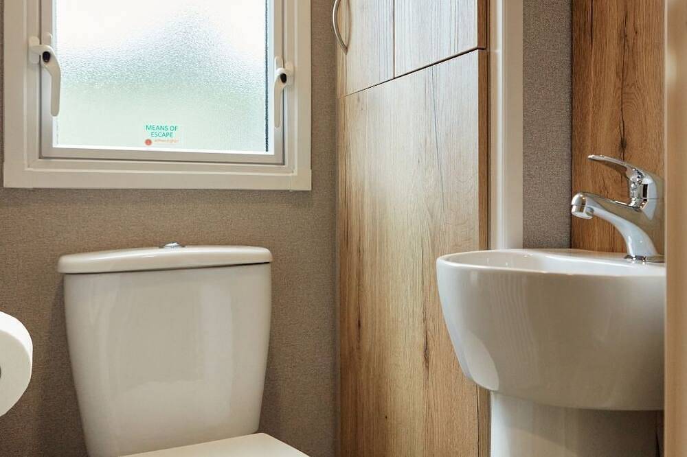 Billing Aquadrome Silver 3 Bed, Pet Friendly Caravan in Northampton, Northamptonshire