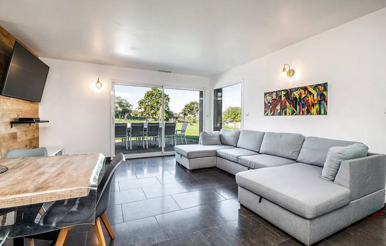 Appartement avec vue sur la mer, piscine et jardin, à 600 m de la plage in Lanvéoc, Iroise