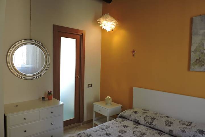 Ganze Wohnung, Historisches Zentrum von Salerno, ideal, um die Stadt und die Küste zu erkunden - Wi-Fi Free in Spiaggia Santa Teresa, Salerno