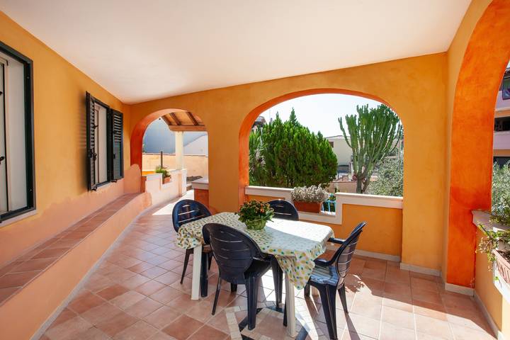 Appartement entier, Appartement "Tamerice" avec terrasses et Wi-Fi in Sos Alinos, Orosei