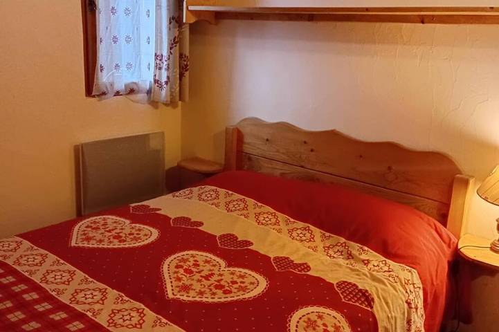Entire apartment, Apartment in resort center chalet in Chamrousse, Écrins National Park