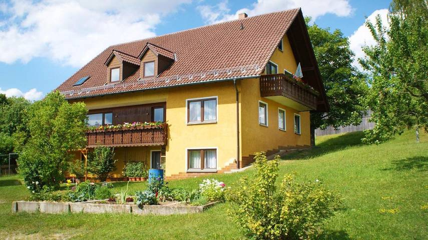 Ferienwohnung für 4 Personen, mit Terrasse und Garten in Neualbenreuth