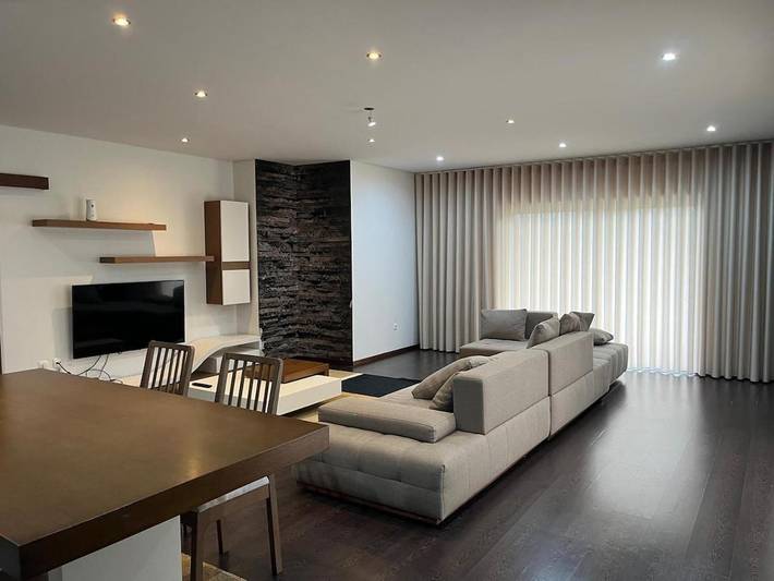 Apartamento para 8 personas, con Balcón además de Terraza y Jardín en Vila Nova de Famalicão