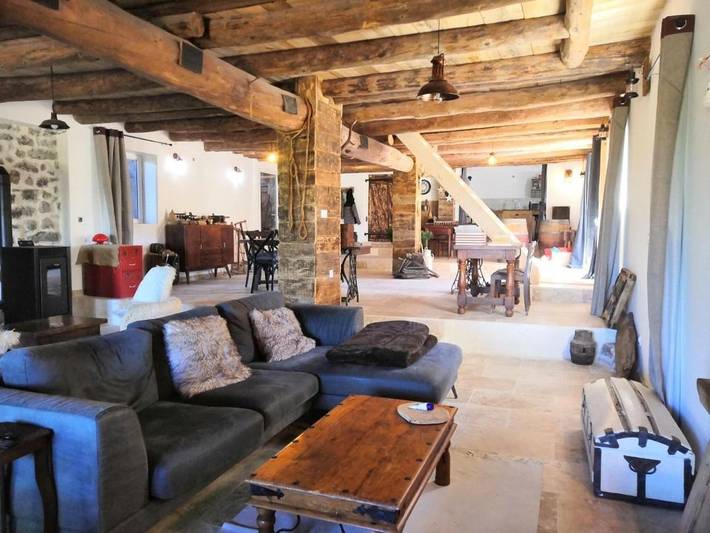 Location de vacances pour 8 personnes, avec Terrasse et Vue à Saint-Jean-Lachalm