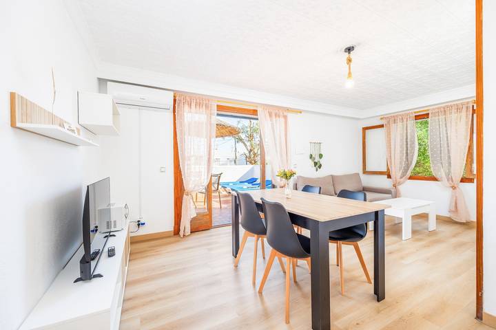 Apartamento entero, Apartamento "Felipe 1-6"  con piscina compartida y Wi-Fi ( tasas turisticas incluidas) in Cala d'Or, Santanyí