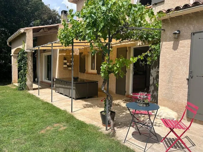 Chalet para 8 personas, con jardín y piscina - 1