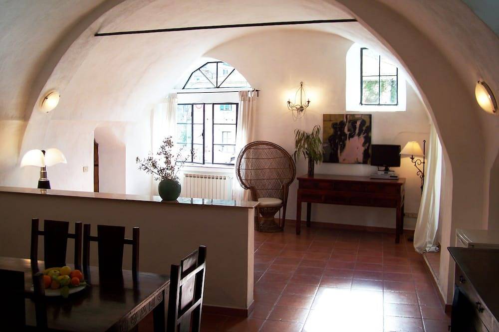 Ganze Wohnung, Elegante Wohnung, Traumgarten, Strandnähe. in Dolcedo, Dolcedo Gemeinde