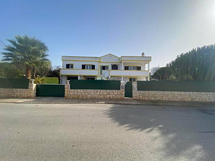 Ferienhaus für 10 Personen, mit Garten und Pool sowie Ausblick