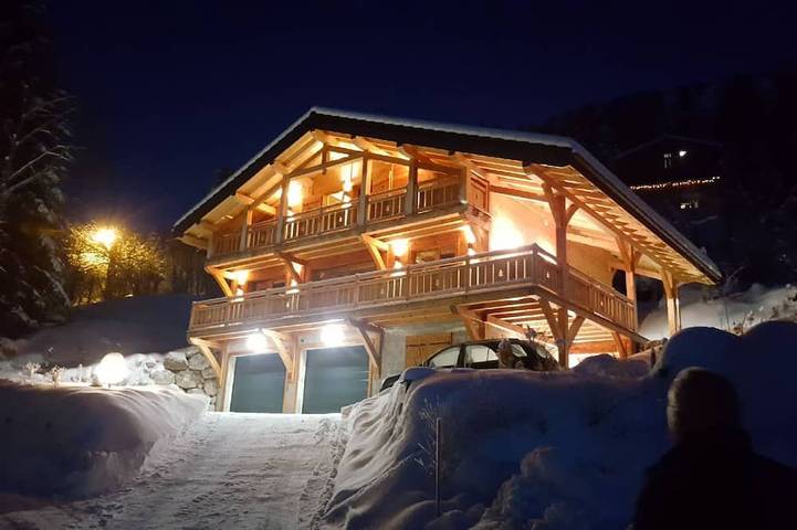 Chalet pour 10 personnes, avec Balcon ainsi que Jardin et Sauna à Thollon-les-Mémises