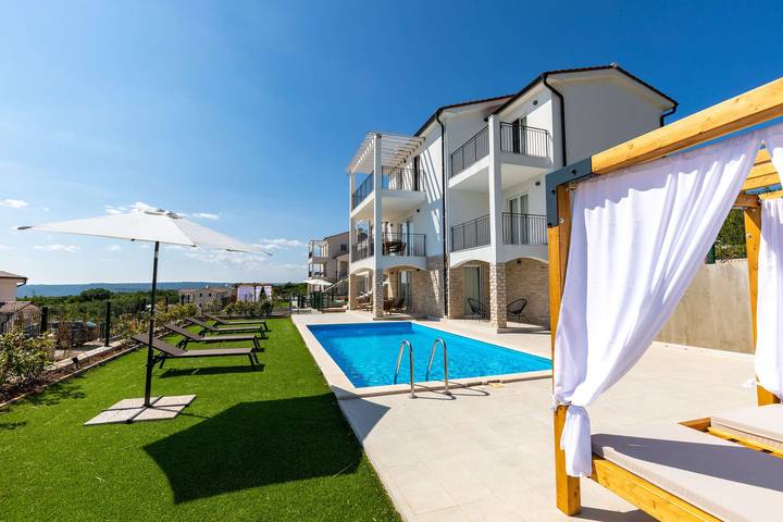 Ferienhaus für 10 Personen, mit Garten und Pool, mit Haustier