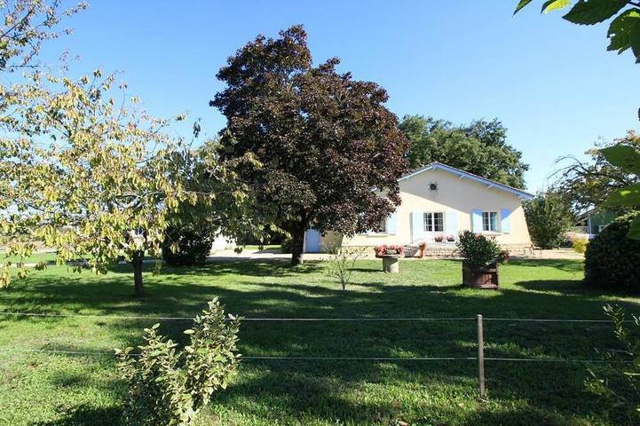 Location de vacances pour 4 personnes, avec Jardin à Tizac-de-Curton
