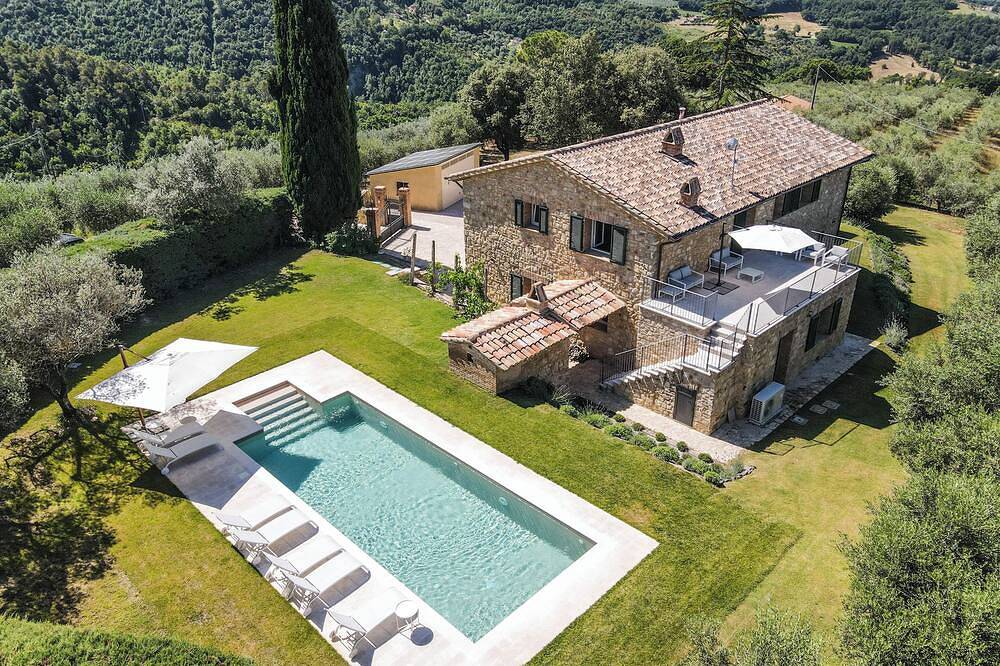 Villa with private and air conditioning near Todi. Quiet location & 100% privacy in Deruta, Perugia e dintorni