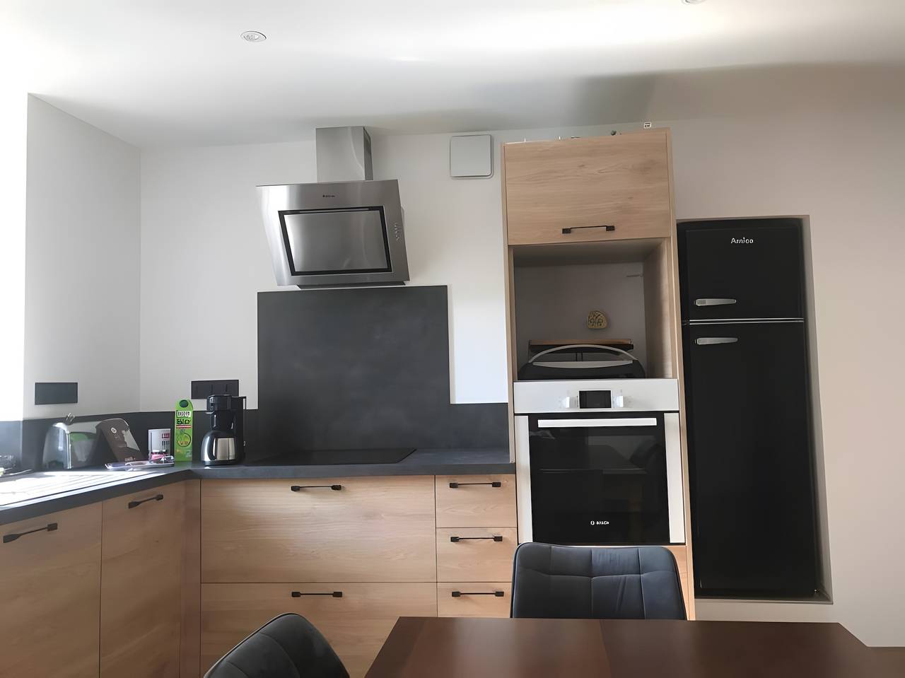Appartement entier, Appartement « Havre de paix à 2 pas du port » avec terrasse, jardin privé et Wi-Fi in Paimpol, Côte de Goëlo