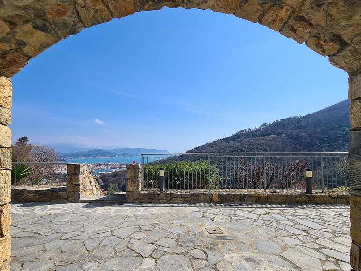 Agriturismo per 2 persone, con Terrazza e Giardino nonché Panorama a La Spezia