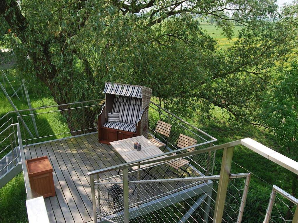 Baumhaus Lotti Comfortable holiday residence in Drochtersen, Cuxland