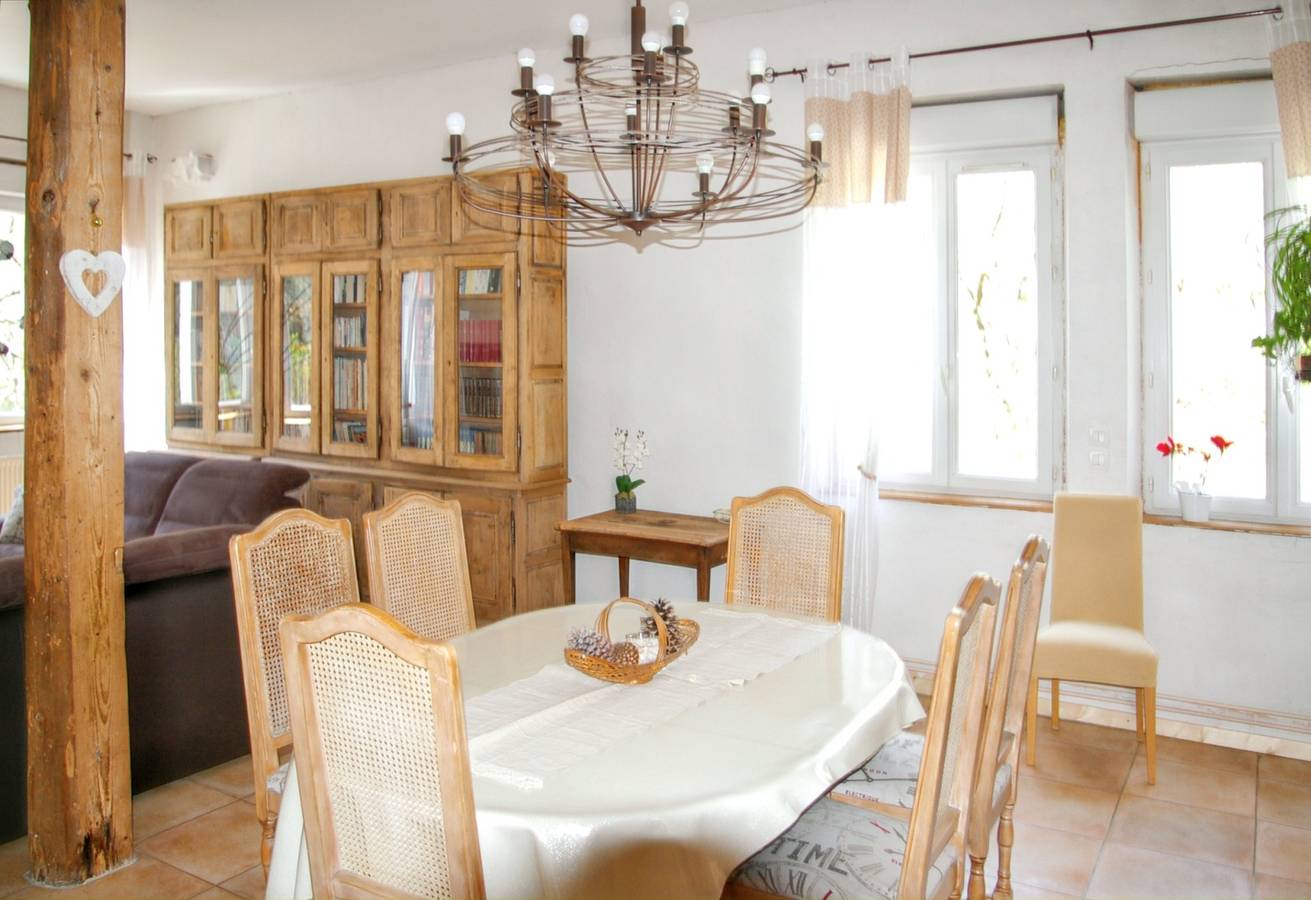 Amplia casa familiar en Saint-Claude, vista al río. in Saint-Claude (Jura), Parc naturel régional du Haut-Jura