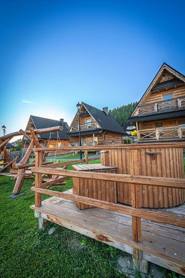 Osada Szaflary - jacuzzi na wyłączność dla każdego domku, ogólnodostępna sauna i plac zabaw w cenie in Szaflary, Karpaty (Polska)