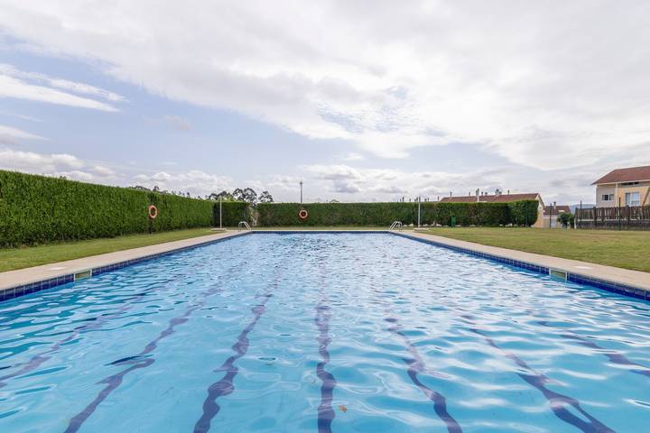 Appartement entier, Appartement Morriña · Terrasse privée et piscine à 15 km de Saint-Jacques in Brión, Province de La Corogne