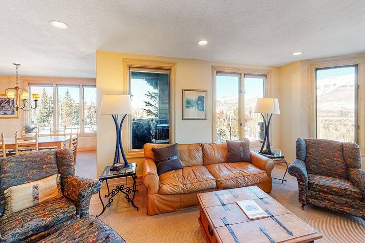 Vacation apartment for 8 people, with hot tub and pool as well as balcony in Telluride Ski Resort