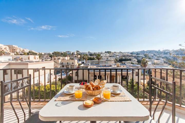 Vacation rental for 4 people, with Balcony and Children pool as well as Pool in Malta
