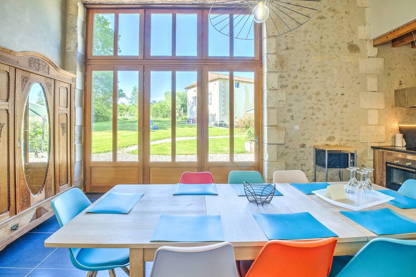 'Gîte La Grange' avec piscine partagée, terrasse privée et Wi-Fi in Chassaignes, Périgord Vert