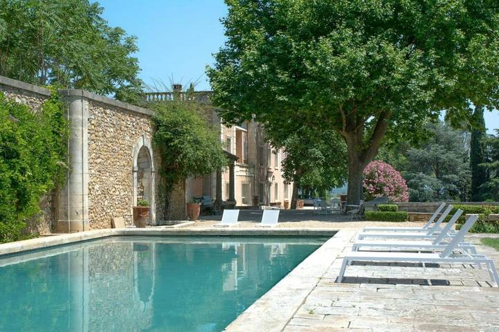 Location de vacances pour 17 personnes, avec piscine et terrasse à Canet (Hérault)