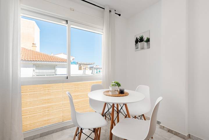 Entire apartment, Apartment 'Rd Berrocal' with Wi-Fi and Air Conditioning in Bailén-Miraflores, Malaga