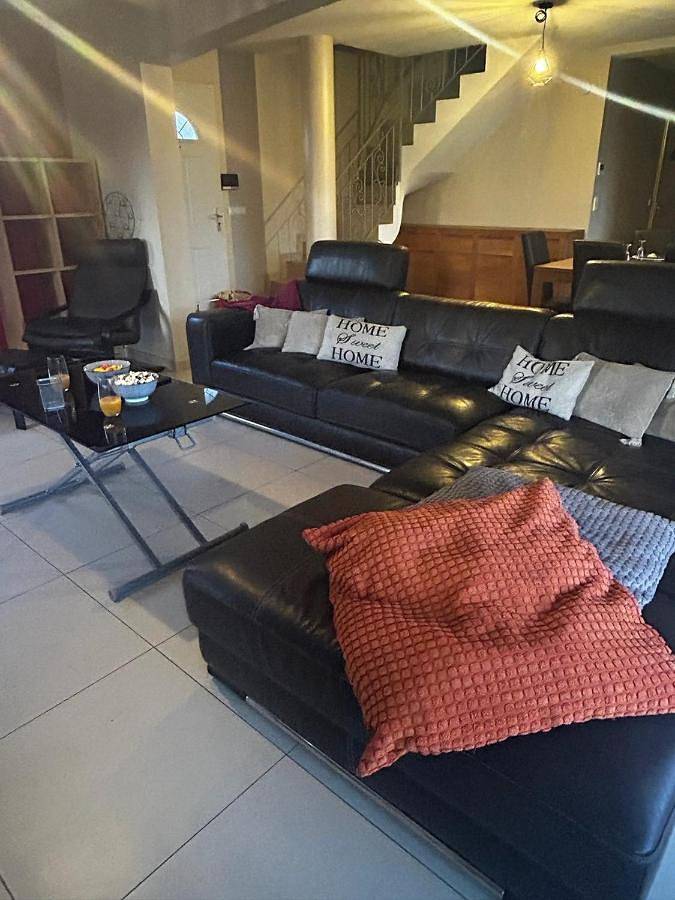 Gîte pour 2 personnes, avec Terrasse et Vue dans Janneyrias - 4