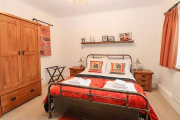 Log Cabin for 8 People in Wroxham, Norfolk, Photo 2