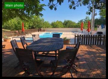 Gîte pour 10 personnes, avec piscine et jardin ainsi que terrasse et vue à Lauraguel